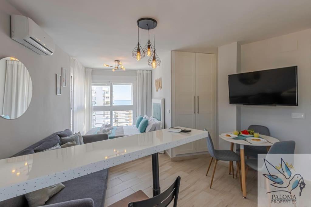 Wonderful Studio Apartment On The Beachfront Benalmadena Exterior photo